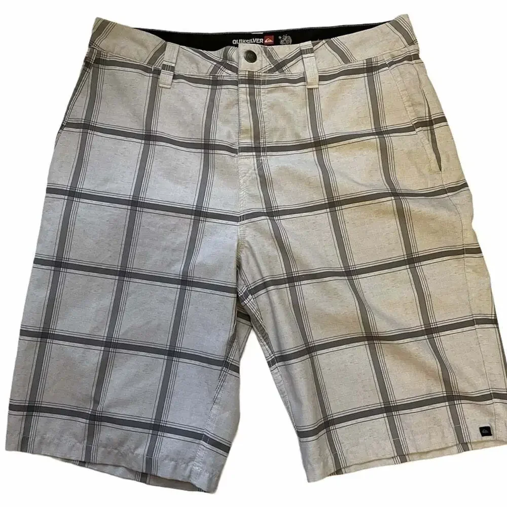 Quicksilver Men’s Grey Plaid Regular Fit Casual 28” Hybrid Amphibian Shorts
